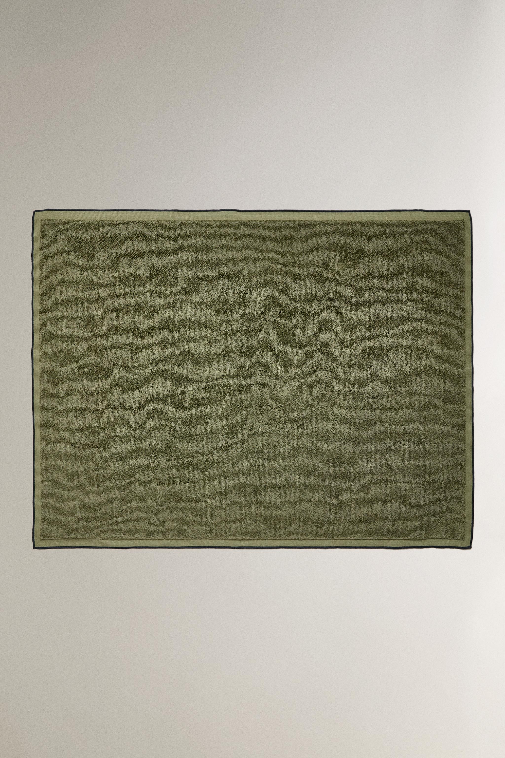 CONTRAST TOPSTITCH BATH MAT